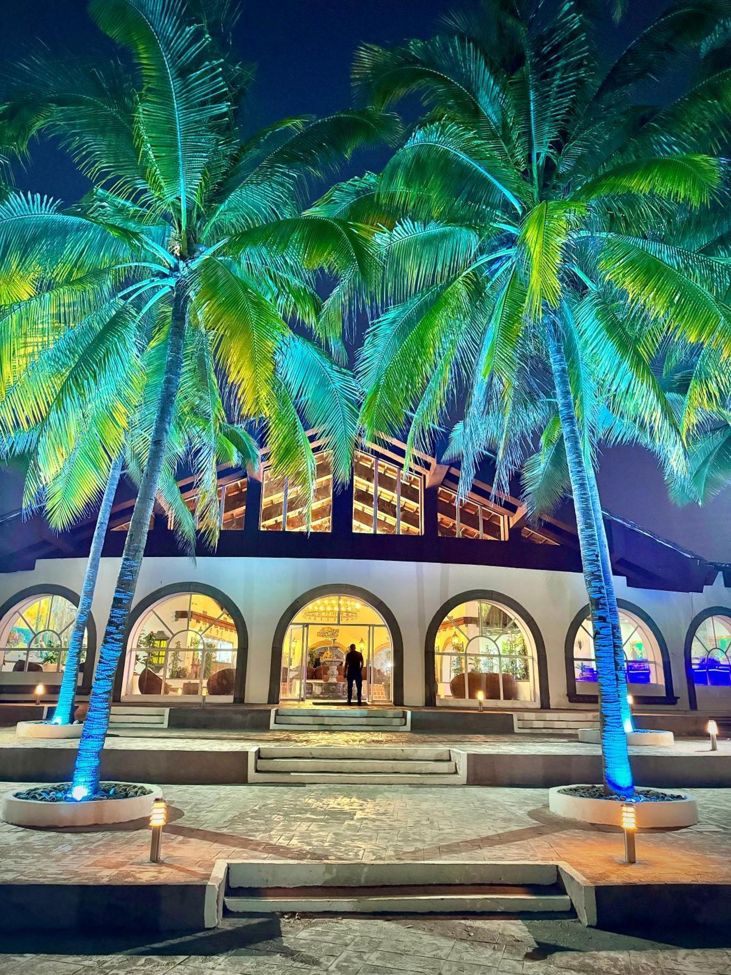 Hotel Tesoro Beach San Luis La Herradura Екстер'єр фото