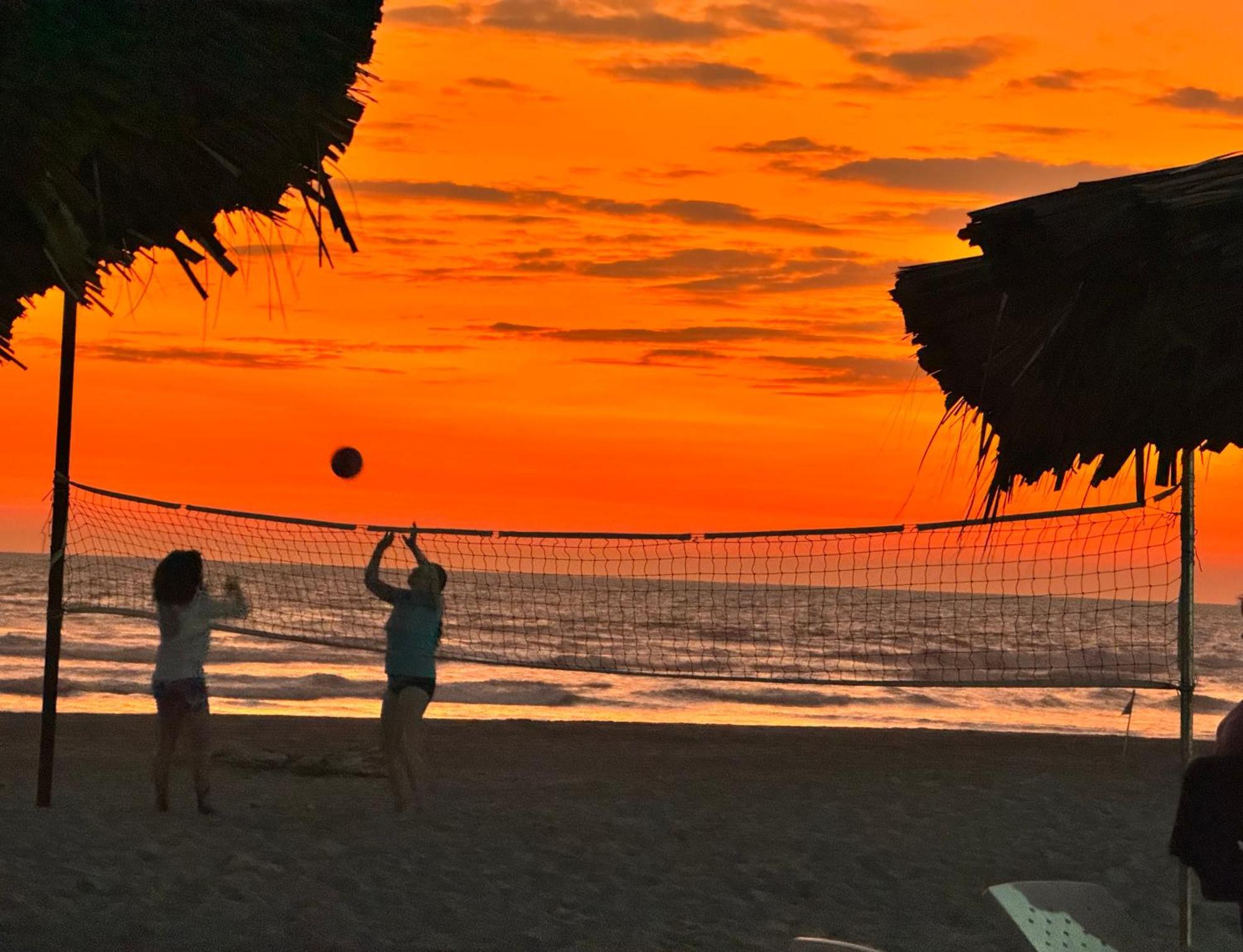Hotel Tesoro Beach San Luis La Herradura Екстер'єр фото