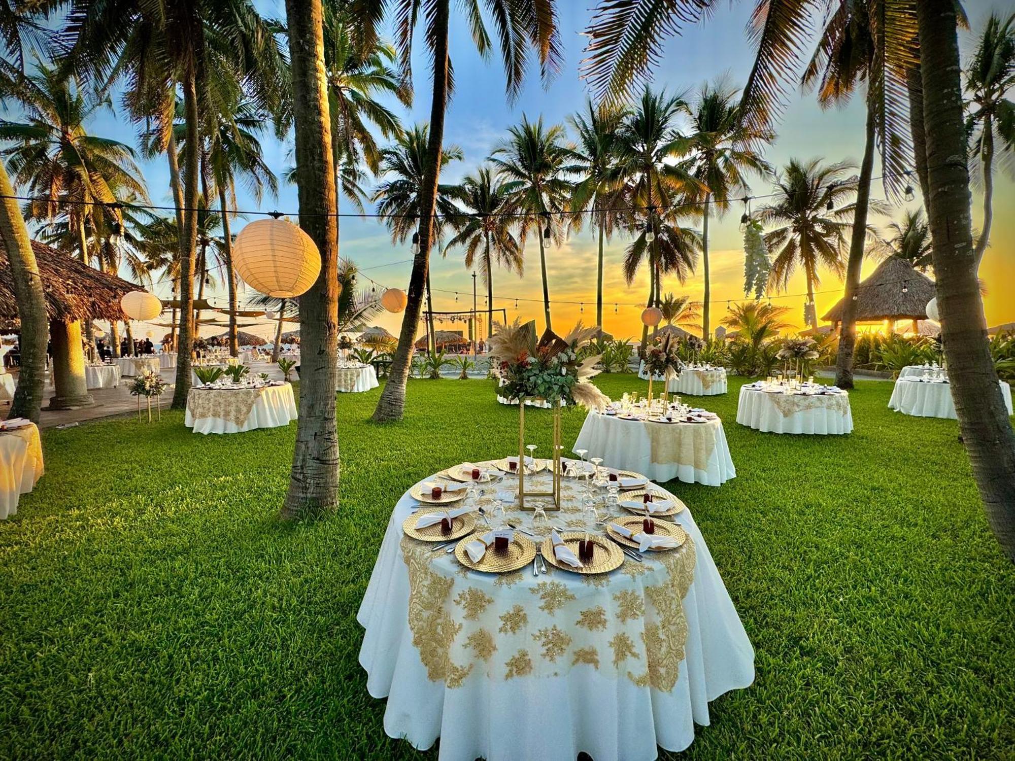 Hotel Tesoro Beach San Luis La Herradura Екстер'єр фото