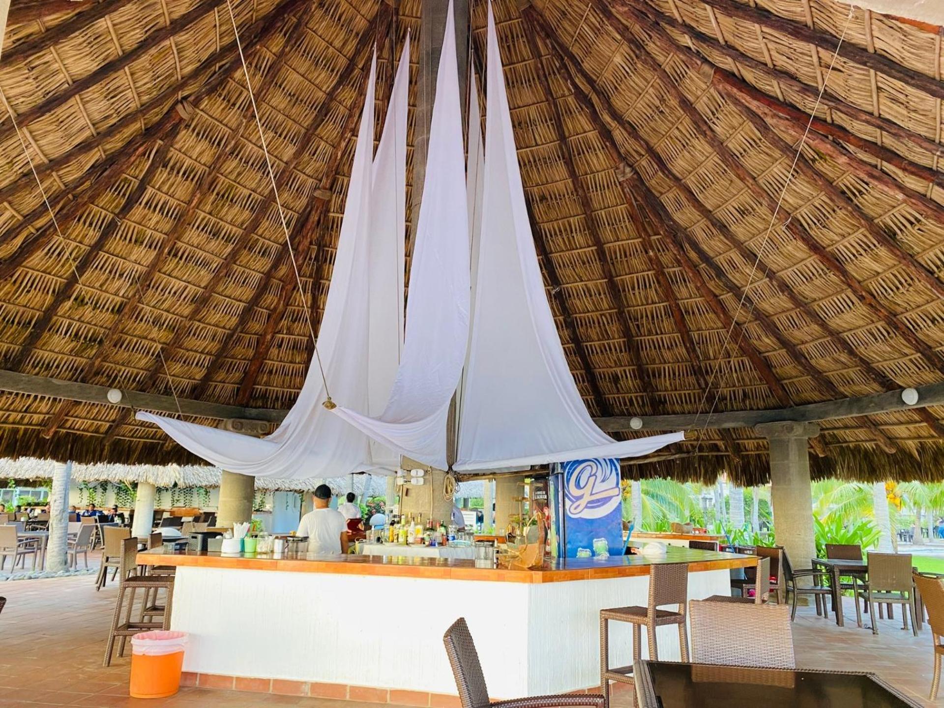 Hotel Tesoro Beach San Luis La Herradura Екстер'єр фото