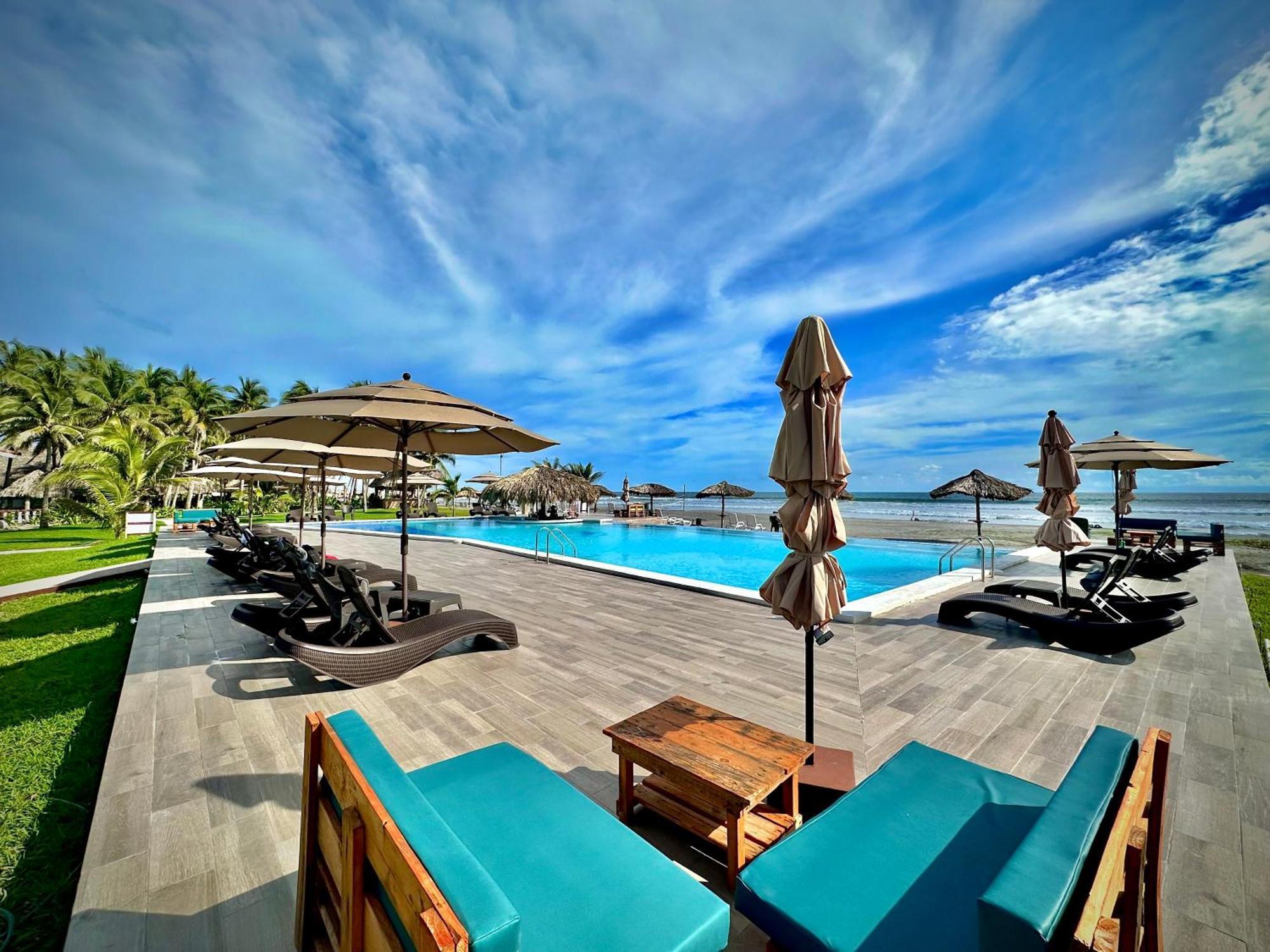 Hotel Tesoro Beach San Luis La Herradura Екстер'єр фото