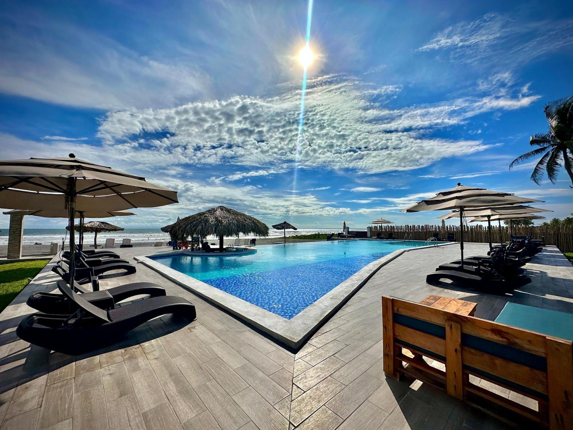 Hotel Tesoro Beach San Luis La Herradura Екстер'єр фото