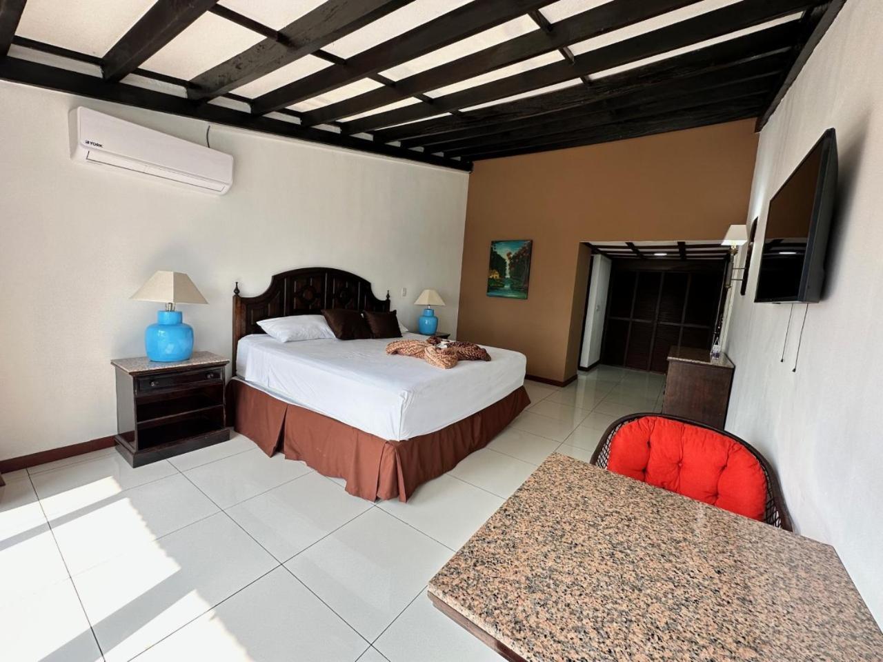 Hotel Tesoro Beach San Luis La Herradura Екстер'єр фото