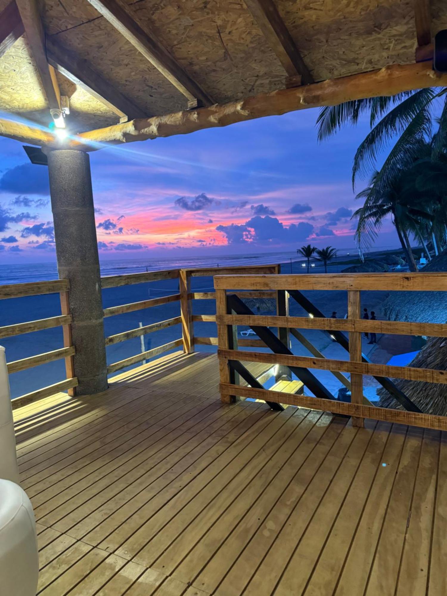 Hotel Tesoro Beach San Luis La Herradura Екстер'єр фото